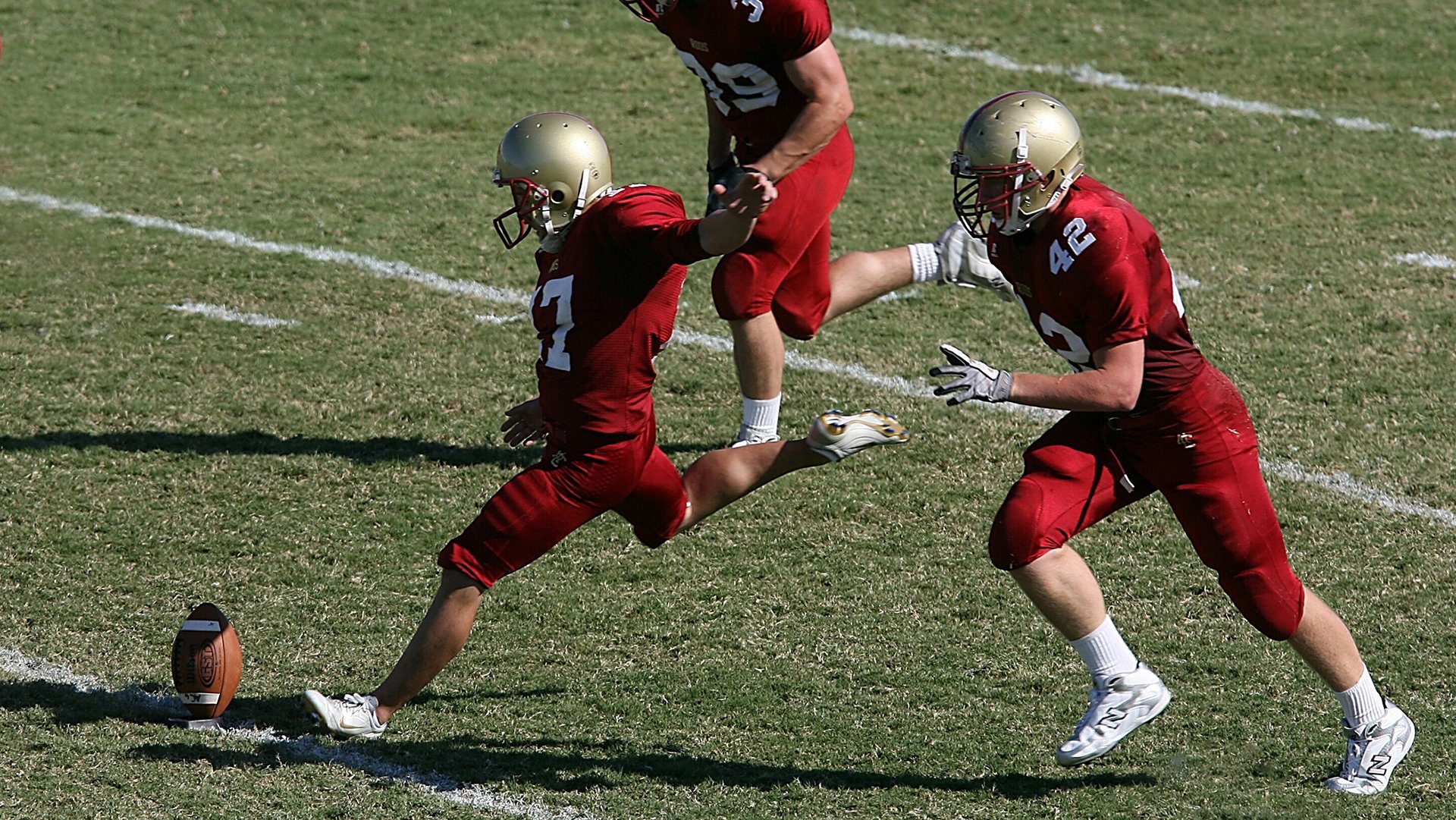 勇士队与AI公司合作分析对手战术倾向，勇士球队合影